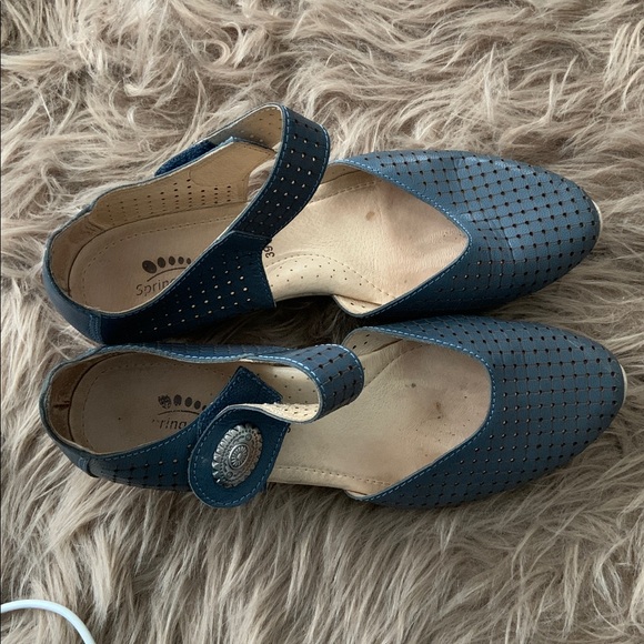 Spring Step Sandal - Picture 1 of 6